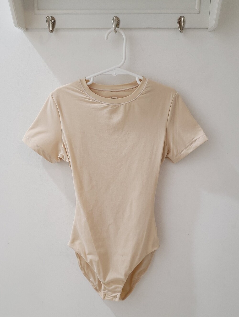 Skims Fits Everybody T-Shirt Bodysuit in Sand Nude Sz XXS NWT - Picture 4 of 11